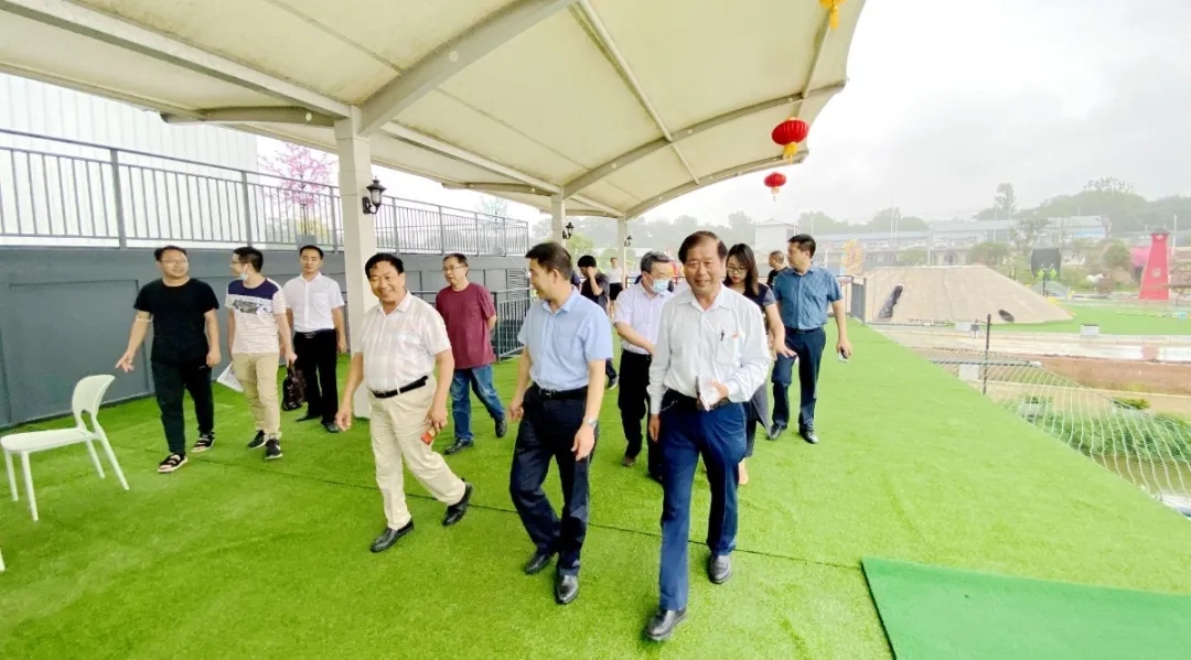 相关领导一行参观湖北摩登3生态休闲农业园